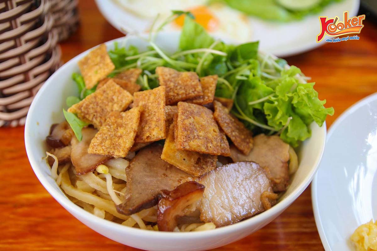 cao-lau-hoi-an
