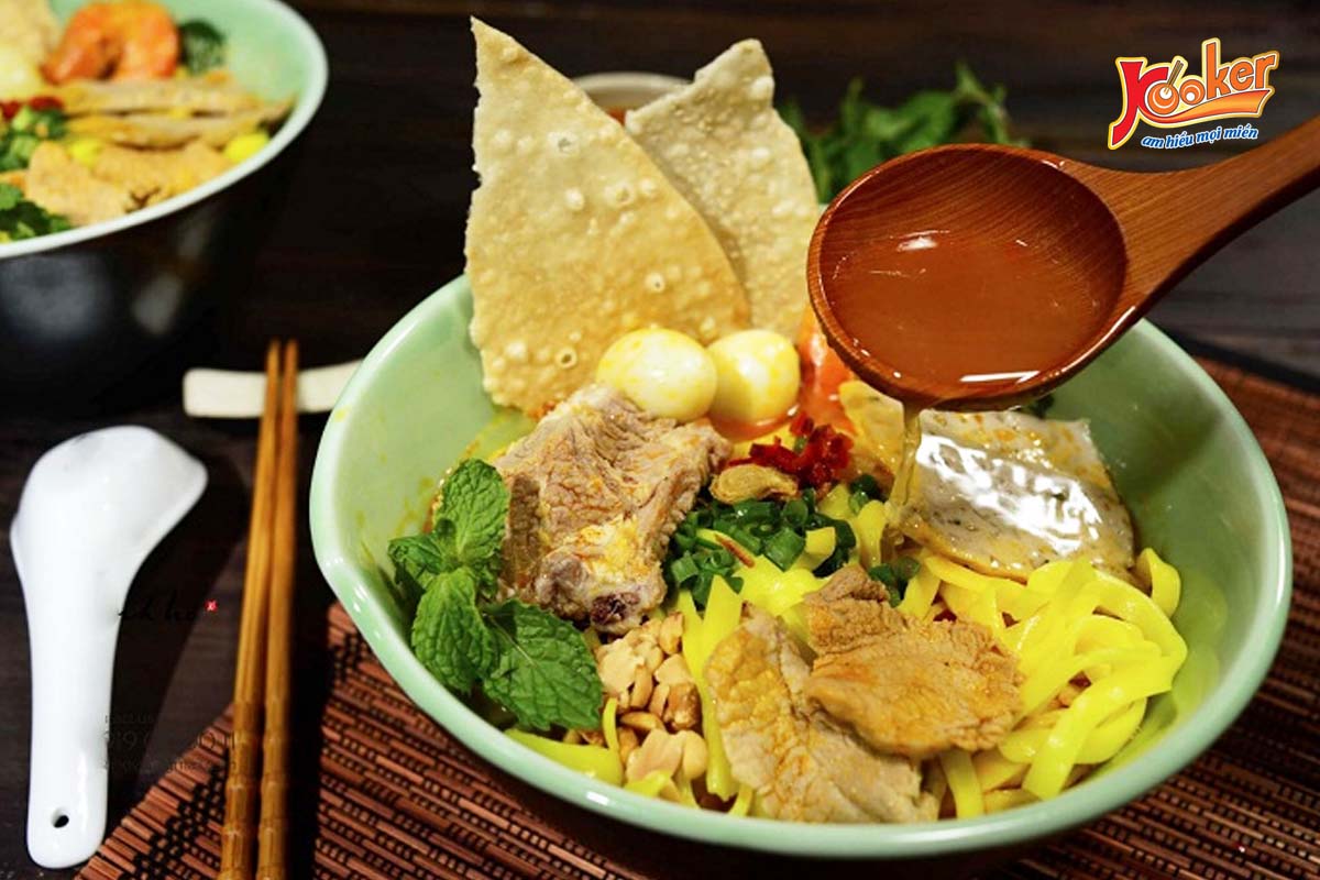 mi-quang-hoi-an